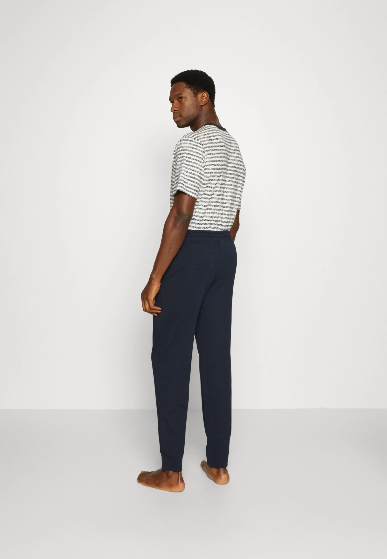 Pier One 2 PackPantaloni Del PigiamaDark Blue/Mottled Light Grey Uomo Per La Notte PI982L00I-K16 6 Pier One 2 PackPantaloni Del PigiamaDark Blue/Mottled Light Grey Uomo Per La Notte PI982L00I-K16 - immagine 4