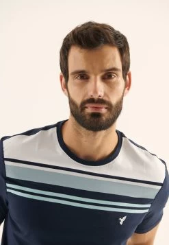 Pier One T-Shirt Con StampaDark Blue Uomo T-shirt E Polo PI922O0YE-K11 -Pier One 073686e7e74d4cdb8e107f29249ee954