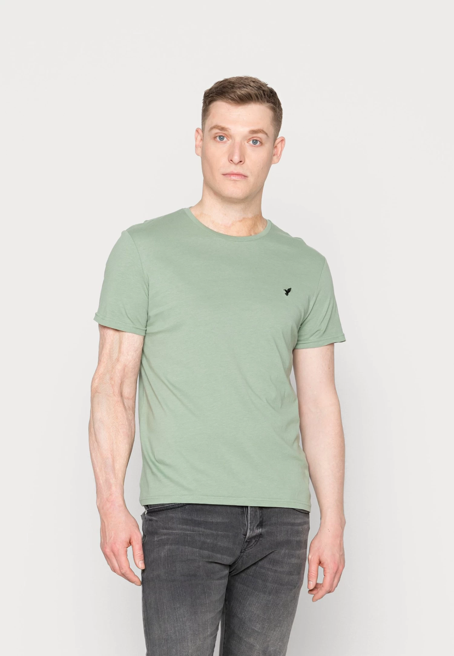 Pier One 5 PackT-Shirt BasicWhite/Green/Bordeaux/Black/Beige Uomo T-shirt E Polo PI922O0TV-A12 9 Pier One 5 PackT-Shirt BasicWhite/Green/Bordeaux/Black/Beige Uomo T-shirt E Polo PI922O0TV-A12 - immagine 7