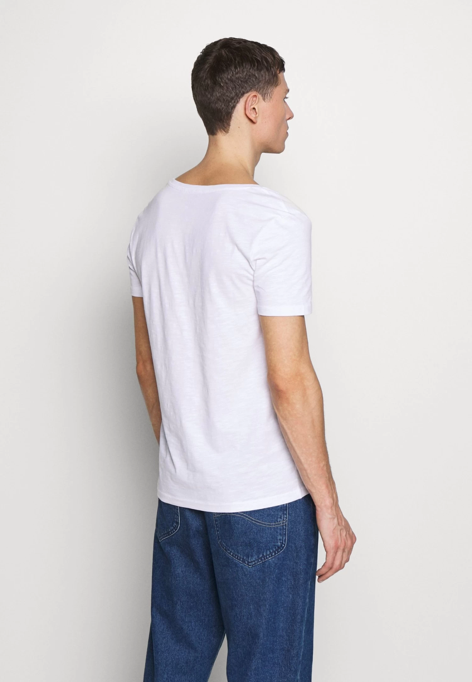 Pier One T-Shirt BasicBright White Uomo T-shirt E Polo PI922O0H0-A11 5 Pier One T-Shirt BasicBright White Uomo T-shirt E Polo PI922O0H0-A11 - immagine 3
