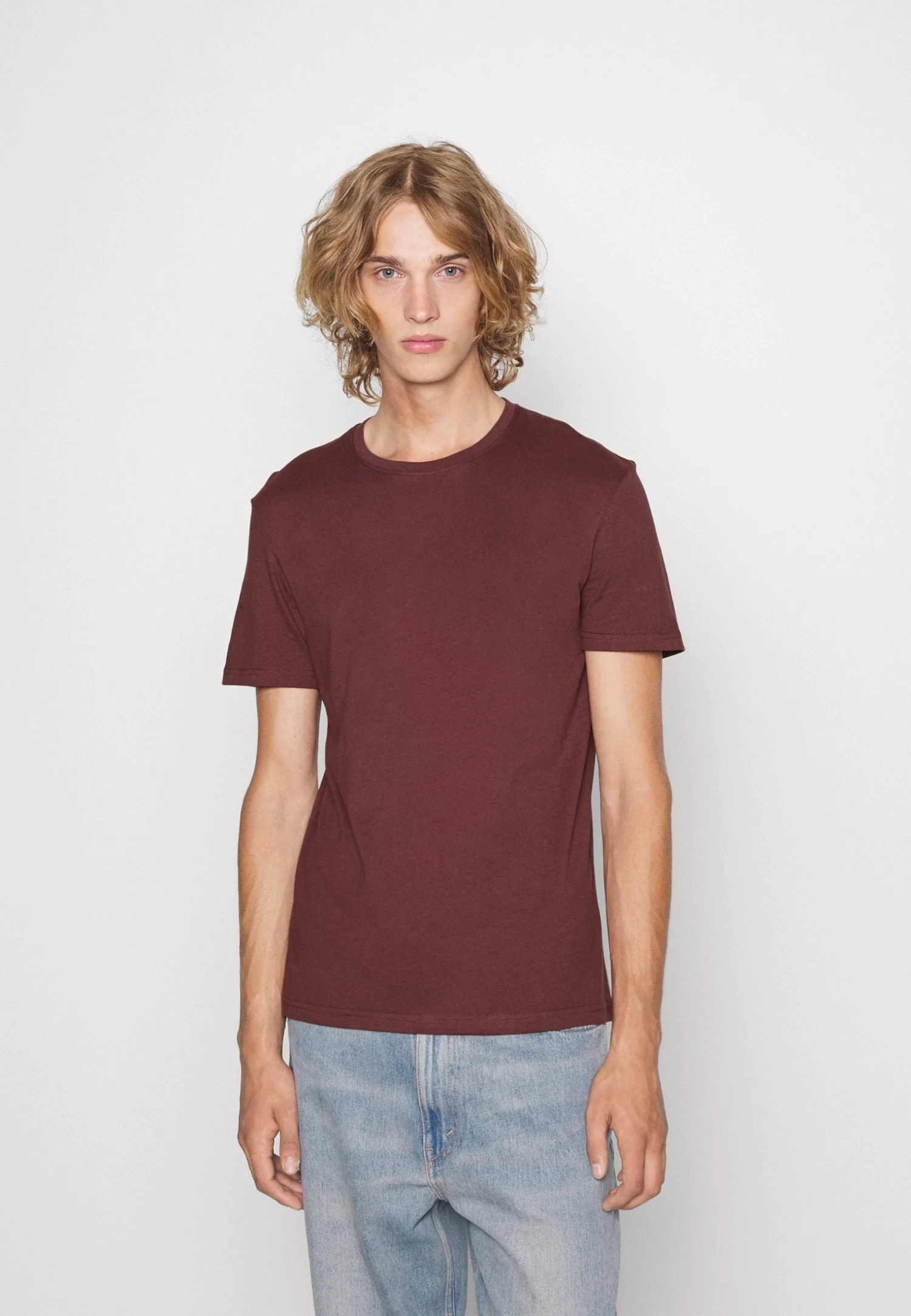 Pier One 5 PackT-Shirt BasicBordeaux/Light Grey/Brown Uomo T-shirt E Polo PI922O0GY-G12 4 Pier One 5 PackT-Shirt BasicBordeaux/Light Grey/Brown Uomo T-shirt E Polo PI922O0GY-G12 - immagine 2