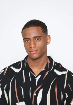 Pier One Contemporary Art Regular Resort- Camicia - Black 15 Pier One Contemporary Art Regular Resort- Camicia - Black -Pier One 209c2b8fb1b54d8599c6f0e75d4a20f4