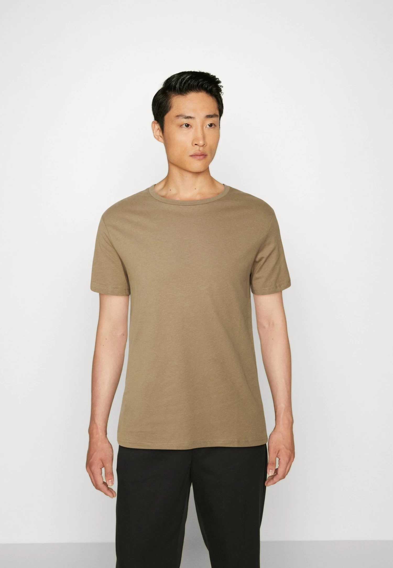 Pier One 7 PackT-Shirt BasicBlack/Dark Blue/Dark Green Uomo T-shirt E Polo PI922O0PY-Q14 9 Pier One 7 PackT-Shirt BasicBlack/Dark Blue/Dark Green Uomo T-shirt E Polo PI922O0PY-Q14 - immagine 7