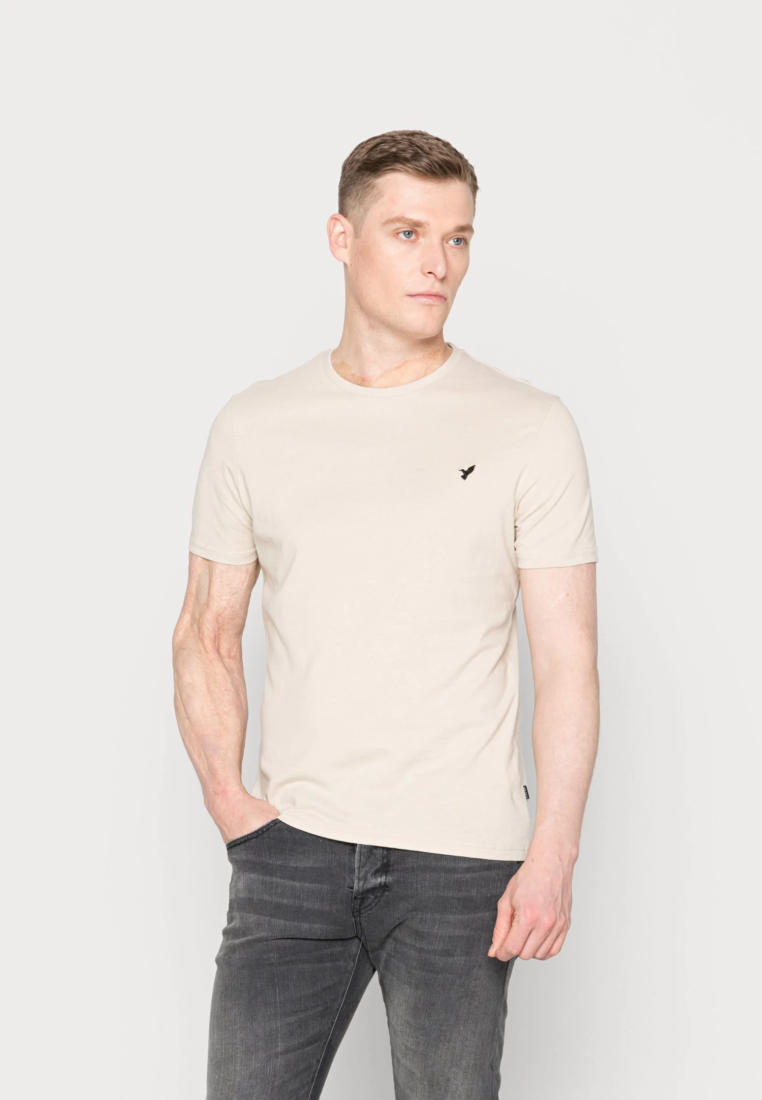 Pier One 5 PackT-Shirt BasicWhite/Green/Bordeaux/Black/Beige Uomo T-shirt E Polo PI922O0TV-A12 4 Pier One 5 PackT-Shirt BasicWhite/Green/Bordeaux/Black/Beige Uomo T-shirt E Polo PI922O0TV-A12 - immagine 2