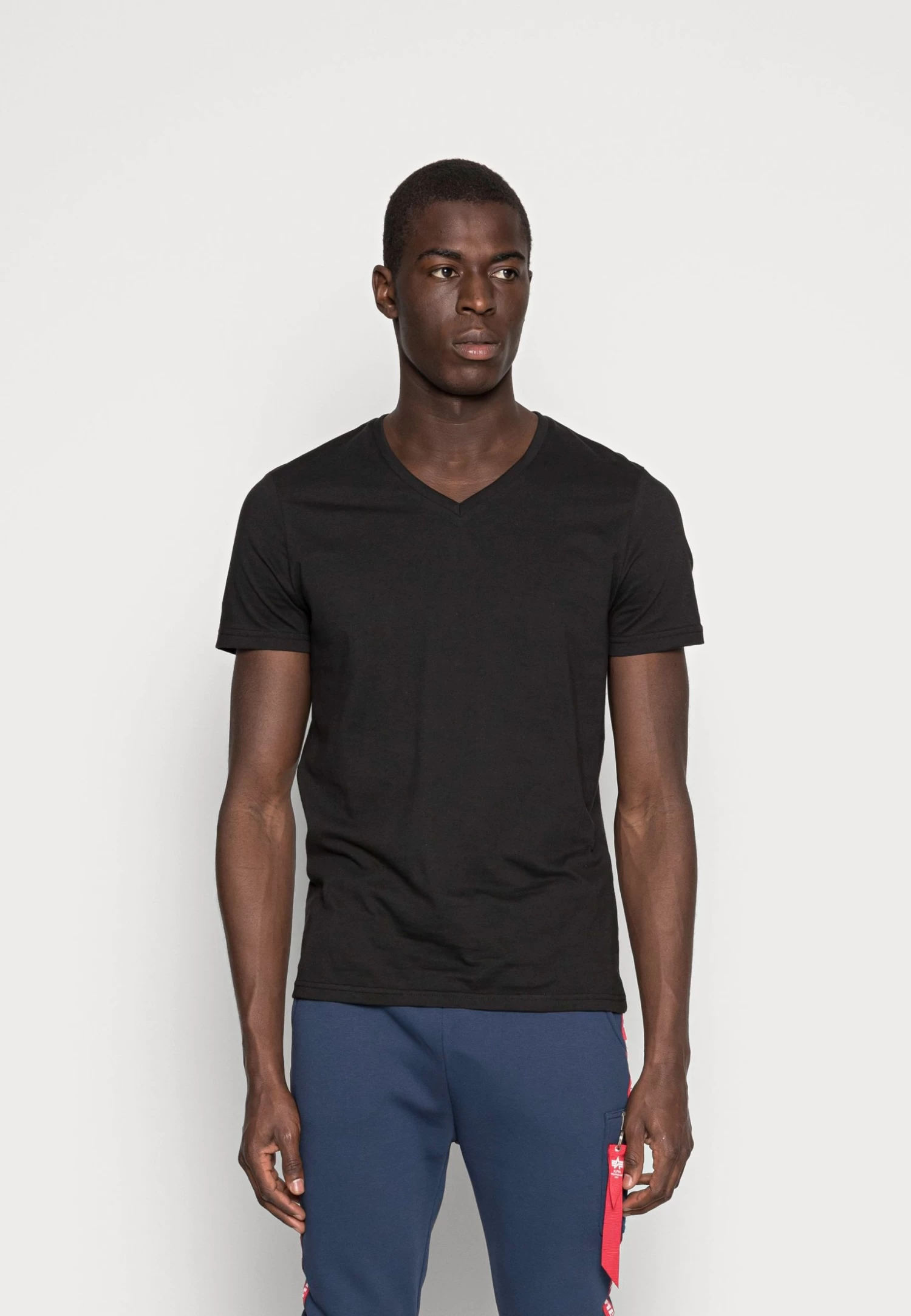 Pier One 3 Pack T-Shirt BasicBlack Uomo T-shirt E Polo PI922O0GO-Q11 4 Pier One 3 Pack T-Shirt BasicBlack Uomo T-shirt E Polo PI922O0GO-Q11 - immagine 2