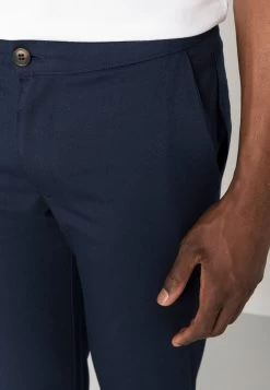 Pier One ChinoDark Blue Uomo Pantaloni PI922E04J-K11 11 Pier One ChinoDark Blue Uomo Pantaloni PI922E04J-K11 -Pier One 44efab1e118d4ad7b9c3ddaad867ecf6