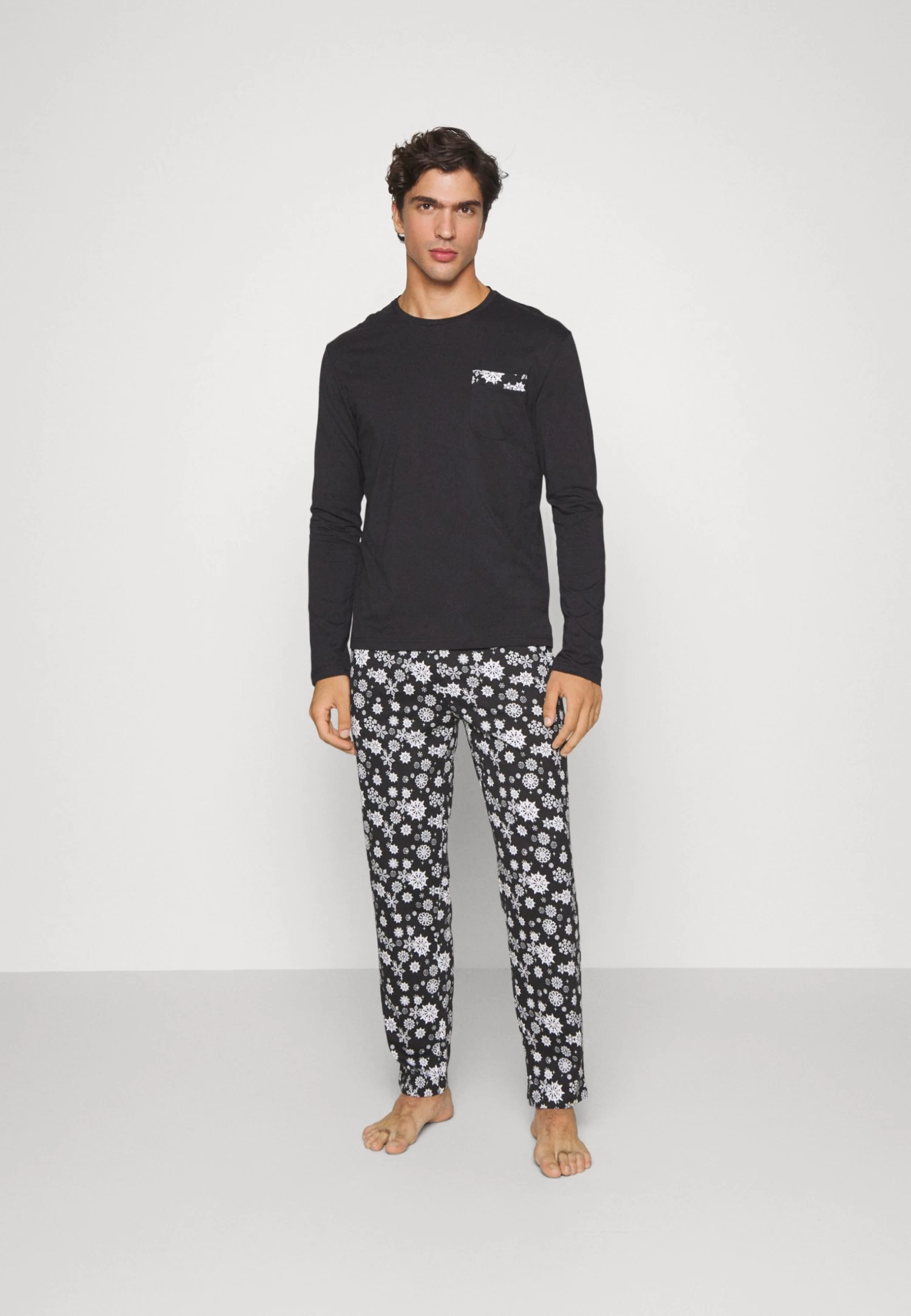 Pier One PigiamaBlack Uomo Per La Notte PI982M048-Q11 4 Pier One PigiamaBlack Uomo Per La Notte PI982M048-Q11 - immagine 2