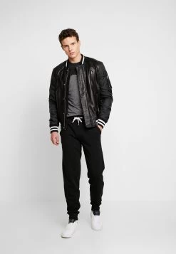 Pier One T-Shirt Con StampaBlack Uomo T-shirt E Polo PI922O0GX-Q11 8 Pier One T-Shirt Con StampaBlack Uomo T-shirt E Polo PI922O0GX-Q11 -Pier One 65ff49a32396455bb37660efcfa58717