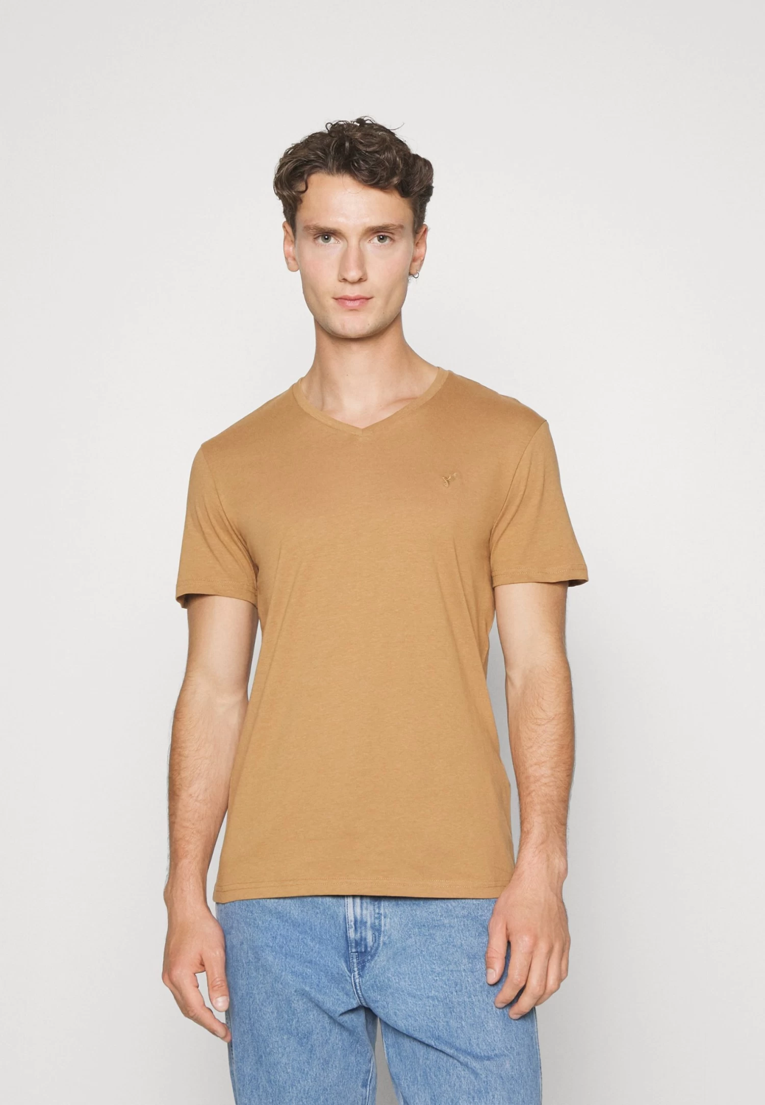 Pier One V Neck Bird Tonal 3 PackT-Shirt BasicLight Brown/White/Dark Blue Uomo T-shirt E Polo PI922O0XL-O11 7 Pier One V Neck Bird Tonal 3 PackT-Shirt BasicLight Brown/White/Dark Blue Uomo T-shirt E Polo PI922O0XL-O11 - immagine 5