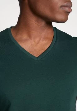 Pier One 3 Pack T-Shirt BasicBlack, Grey, Green Uomo T-shirt E Polo PI922O0GO-Q12 11 Pier One 3 Pack T-Shirt BasicBlack, Grey, Green Uomo T-shirt E Polo PI922O0GO-Q12 -Pier One 75d8e7abd9c649fe8ff382e42bf08591