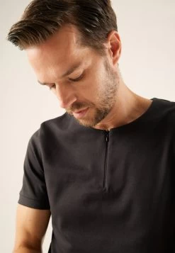 Pier One T-Shirt BasicBlack Uomo T-shirt E Polo PI922O0YJ-Q11 -Pier One 7b6df37b731b4f20bf7dff2ddfe9d3fc