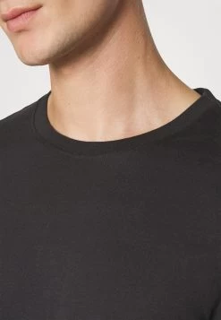 Pier One 5 PackMaglietta A Manica Lunga Black Uomo T-shirt E Polo PI922O0RB-Q13 11 Pier One 5 PackMaglietta A Manica Lunga Black Uomo T-shirt E Polo PI922O0RB-Q13 -Pier One 89115e4ef28e468ab91790ef8f51b6a0