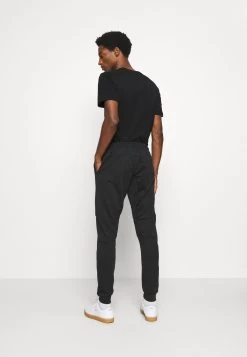 Pier One Pantaloni SportiviBlack Uomo Pantaloni Sportivi E Joggers PI922E03N-Q11 -Pier One a1b709fa2c32431482f95b3eb7300192