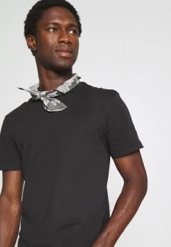 Pier One 3 PackT-Shirt BasicBlack/Mottled Dark Grey/Bordeaux Uomo T-shirt E Polo PI922O0GQ-Q16 -Pier One ae9b9691c10949c5b4edc17929f8c13a