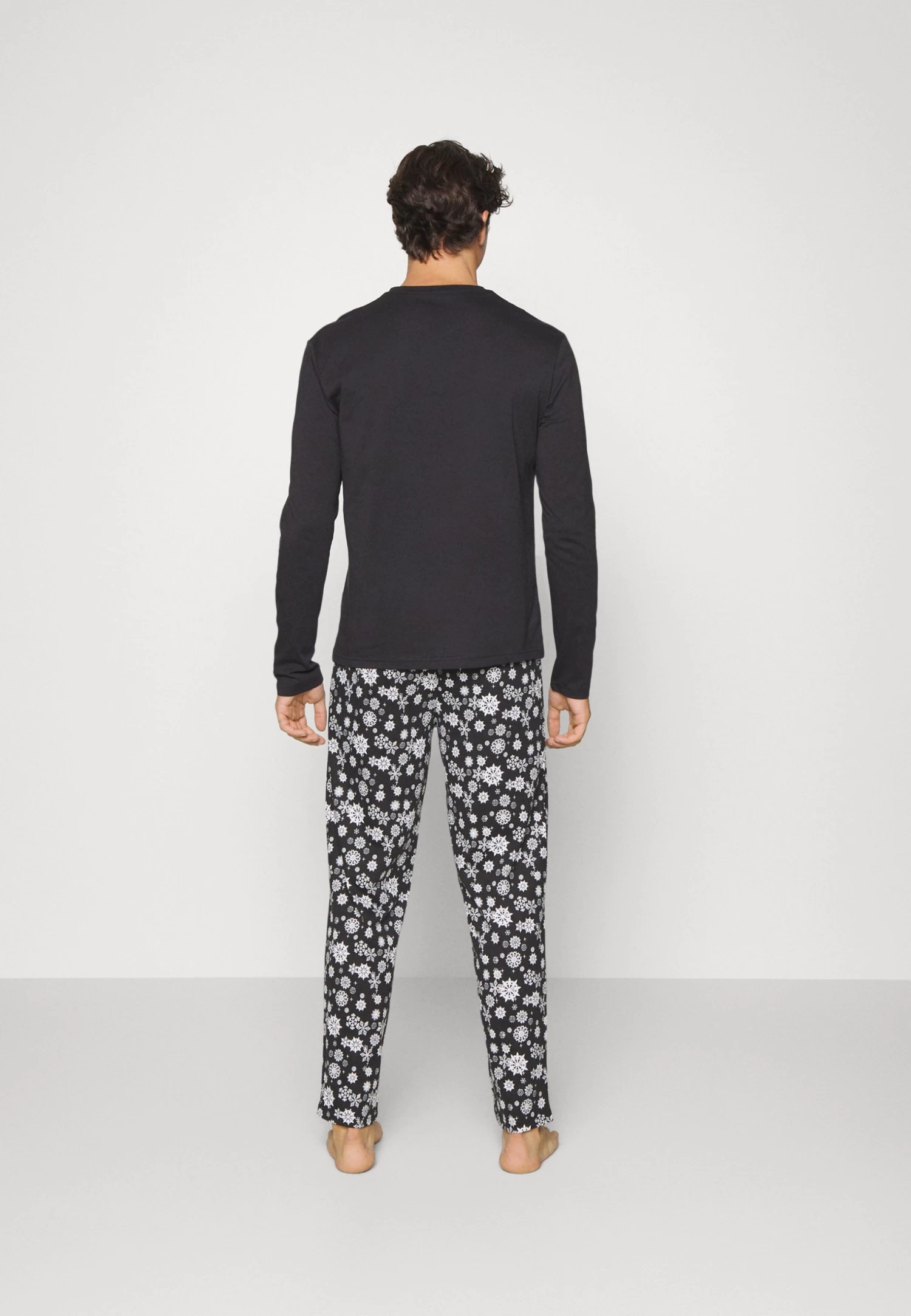 Pier One PigiamaBlack Uomo Per La Notte PI982M048-Q11 5 Pier One PigiamaBlack Uomo Per La Notte PI982M048-Q11 - immagine 3