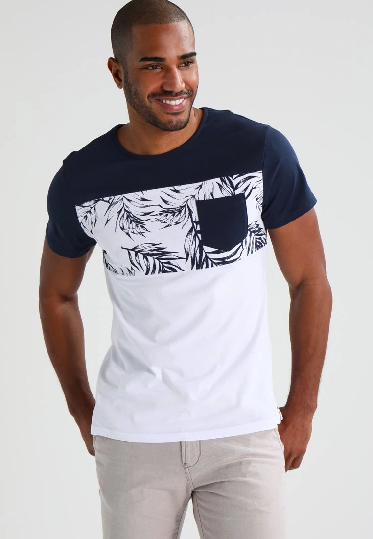 Pier One T-Shirt Con StampaNavy/White Uomo T-shirt E Polo PI922OA3B-K11 3 Pier One T-Shirt Con StampaNavy/White Uomo T-shirt E Polo PI922OA3B-K11
