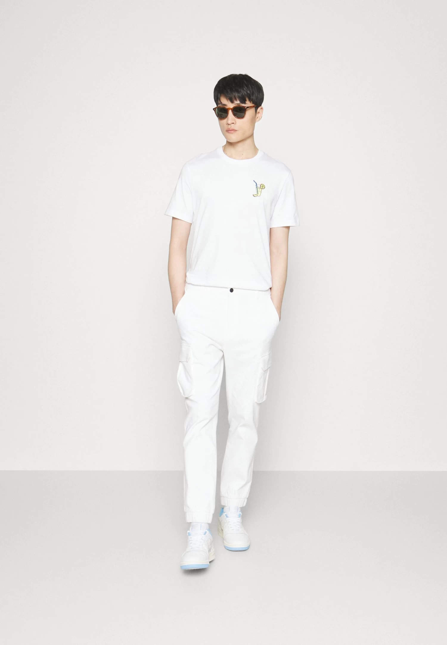 Pier One Cuffed Skinny Trouser Pantaloni CargoWhite Uomo Pantaloni YO122E01H-A11 4 Pier One Cuffed Skinny Trouser Pantaloni CargoWhite Uomo Pantaloni YO122E01H-A11 - immagine 2