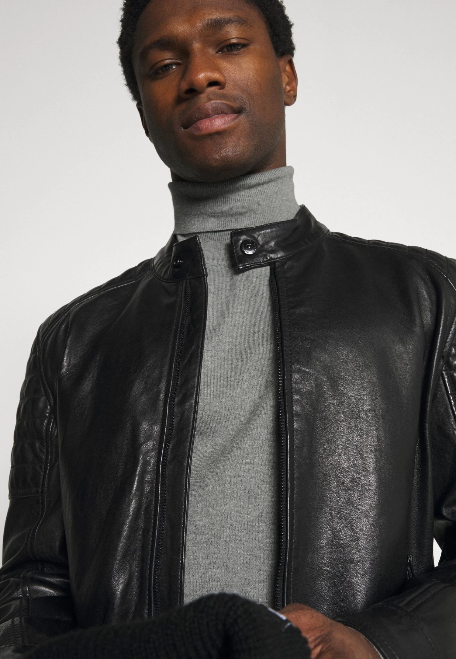 Pier One 2 PackBasic TurtleneckMaglioneBlack/Mottled Light Grey Uomo Maglieria PI922Q06B-Q14 6 Pier One 2 PackBasic TurtleneckMaglioneBlack/Mottled Light Grey Uomo Maglieria PI922Q06B-Q14 - immagine 4