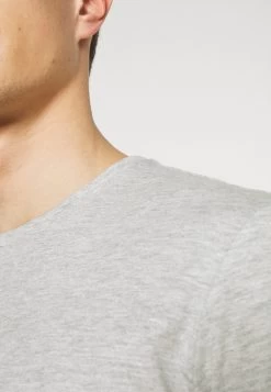 Pier One 3 PackT-Shirt BasicBlack/Grey/Bordeaux Uomo T-shirt E Polo PI922O0GQ-Q15 -Pier One cf2bf76acaa04ce7a9f485db3954ff6b