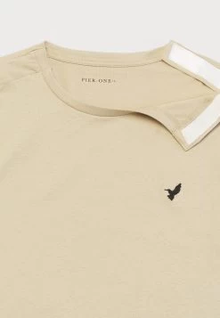 Pier One T-Shirt BasicBeige Uomo T-shirt E Polo PI922O0WD-B11 -Pier One d87dc529201e4b3d9758c8fdbae4633b