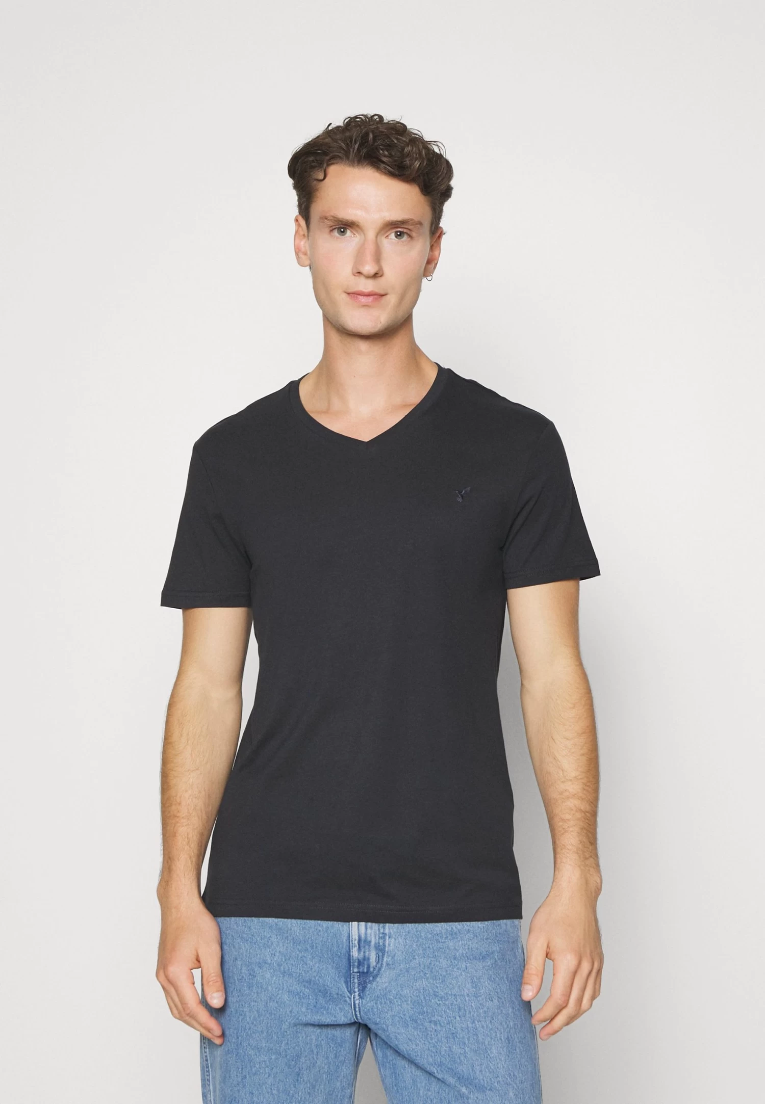 Pier One V Neck Bird Tonal 3 PackT-Shirt BasicLight Brown/White/Dark Blue Uomo T-shirt E Polo PI922O0XL-O11 6 Pier One V Neck Bird Tonal 3 PackT-Shirt BasicLight Brown/White/Dark Blue Uomo T-shirt E Polo PI922O0XL-O11 - immagine 4