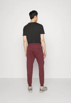 Pier One Pantaloni SportiviBordeaux Uomo Pantaloni PI922E03N-G11 -Pier One e08d9e55adef4896bd03487fd599f013