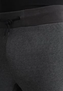 Pier One Pantaloni SportiviDark Grey Uomo Pantaloni PI922E020-C11 -Pier One e1e35522afbd424296d37d965a7827c3