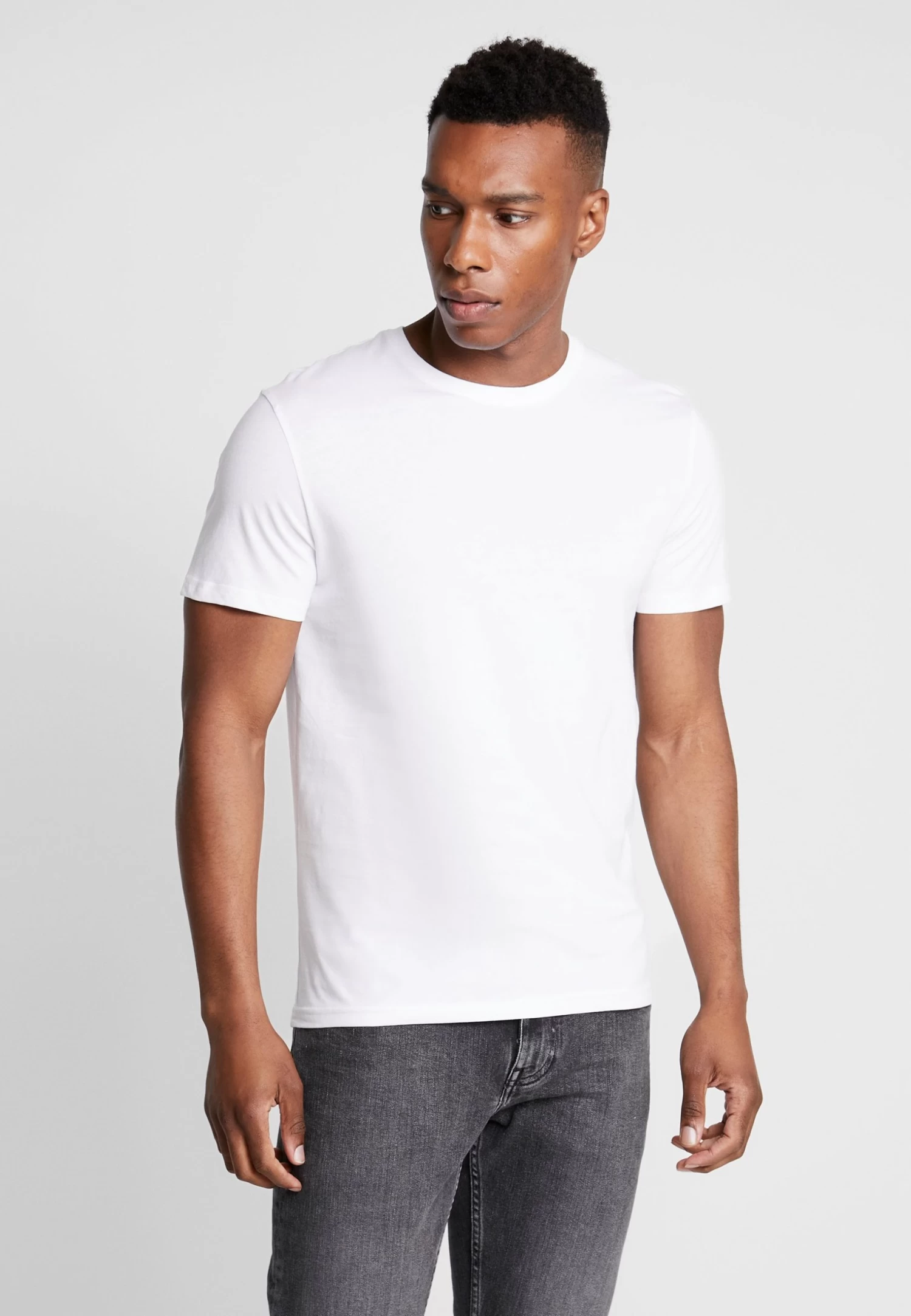 Pier One 3 PackT-Shirt BasicWhite Uomo T-shirt E Polo PI922O0GQ-A11 5 Pier One 3 PackT-Shirt BasicWhite Uomo T-shirt E Polo PI922O0GQ-A11 - immagine 3