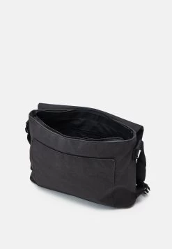 Pier One Borsa A TracollaBlack Uomo Borse PI952H06R-Q11 -Pier One e9d80a78c46943a49a930a4746340b79