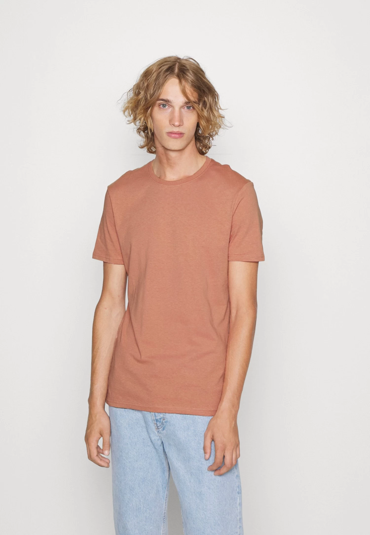 Pier One 5 PackT-Shirt BasicStone/Blue/Mottled Light GreyUomo T-shirt E Polo PI922O0GY-C12 5 Pier One 5 PackT-Shirt BasicStone/Blue/Mottled Light GreyUomo T-shirt E Polo PI922O0GY-C12 - immagine 3