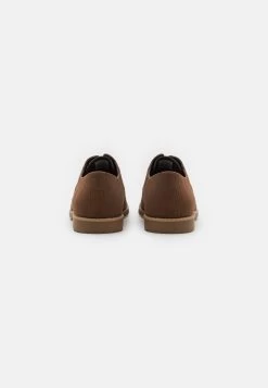 Pier One StringateBrown Uomo Scarpe Con I Lacci PI912M0E3-O11 10 Pier One StringateBrown Uomo Scarpe Con I Lacci PI912M0E3-O11 -Pier One f512cd4b81e84f168f29ceefbb3aff01