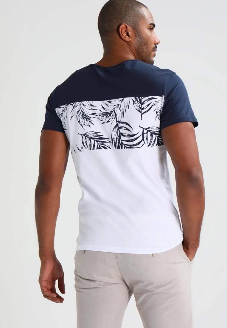 Pier One T-Shirt Con StampaNavy/White Uomo T-shirt E Polo PI922OA3B-K11 5 Pier One T-Shirt Con StampaNavy/White Uomo T-shirt E Polo PI922OA3B-K11 - immagine 3