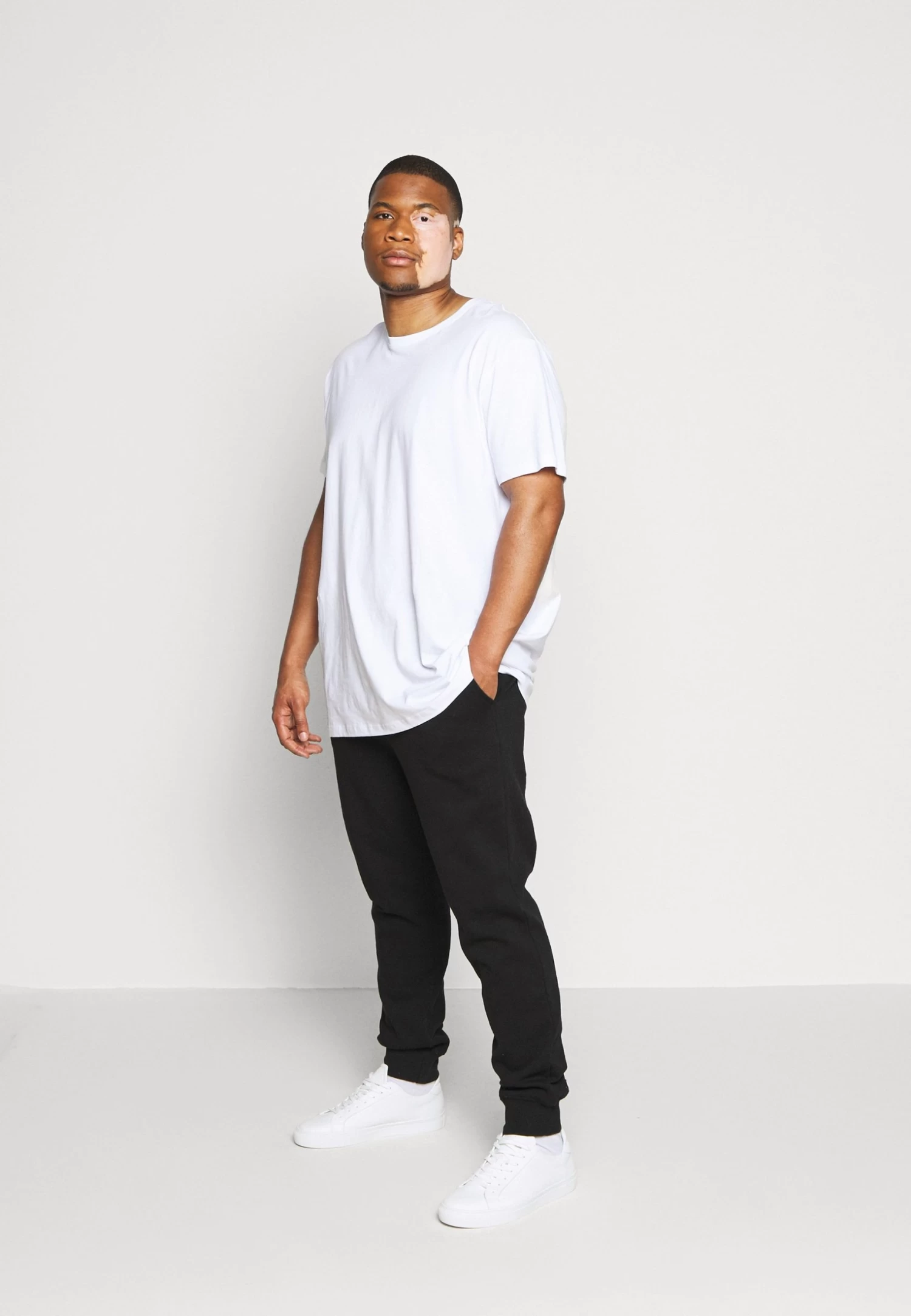 Pier One 2 PackPantaloni SportiviBlack/Mottled Light Grey Uomo Pantaloni Sportivi E Joggers PI922E03T-Q11 4 Pier One 2 PackPantaloni SportiviBlack/Mottled Light Grey Uomo Pantaloni Sportivi E Joggers PI922E03T-Q11 - immagine 2